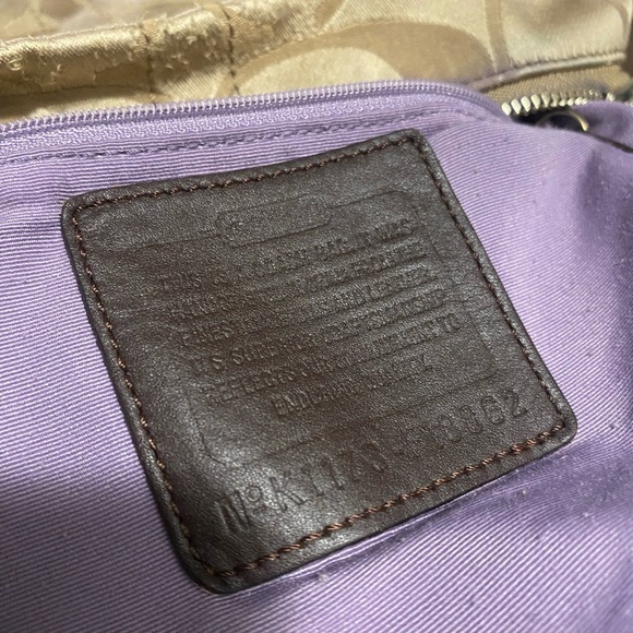 Coach Signature Chain Duffle Handbag
Crossbody Shoulder Bag *Rare* PreLoved - Picture 5 of 9